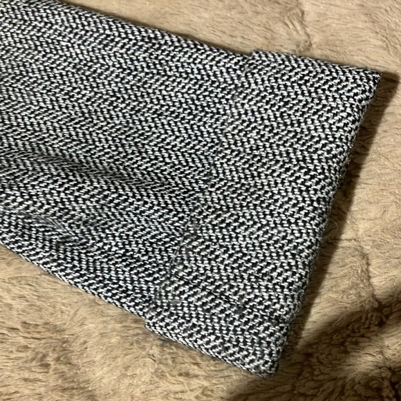 Swing jacket with faux leather piping and large button detail. Size 2 - Picture 6 of 11